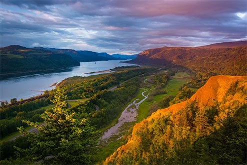 Evening-view-from-the-Vista-House,-Columbia-River-Gorge,-Oregon.-v2.0